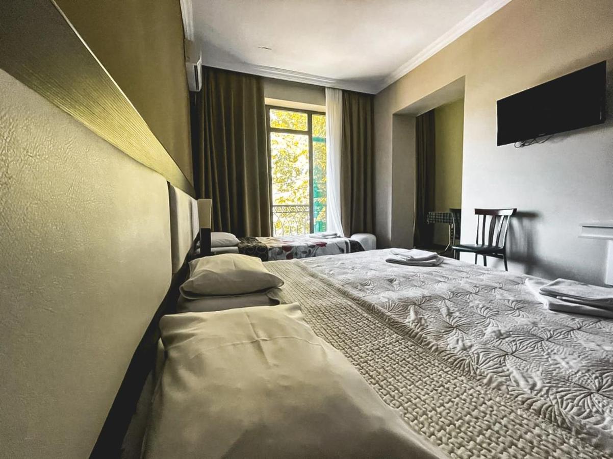 Discovery Hotel Kutaisi Esterno foto