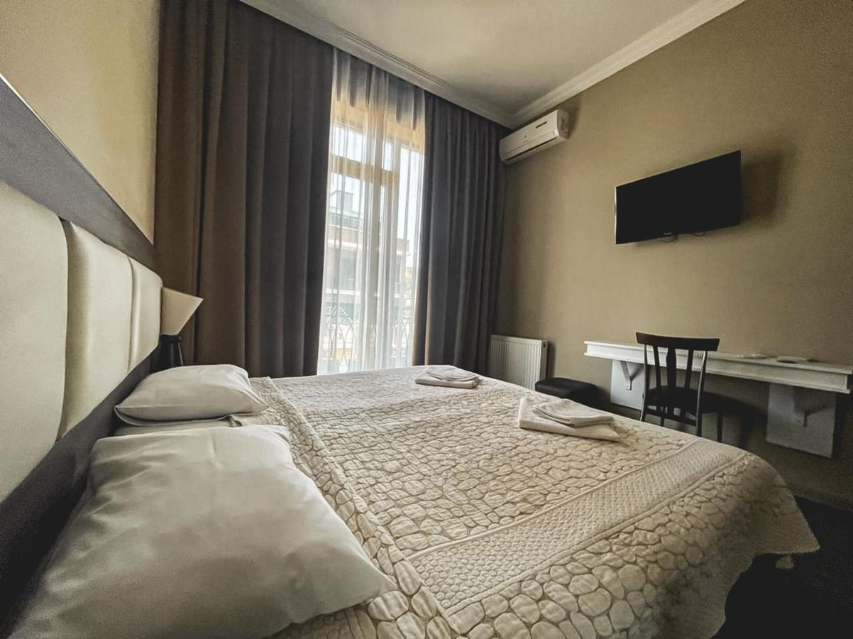 Discovery Hotel Kutaisi Esterno foto