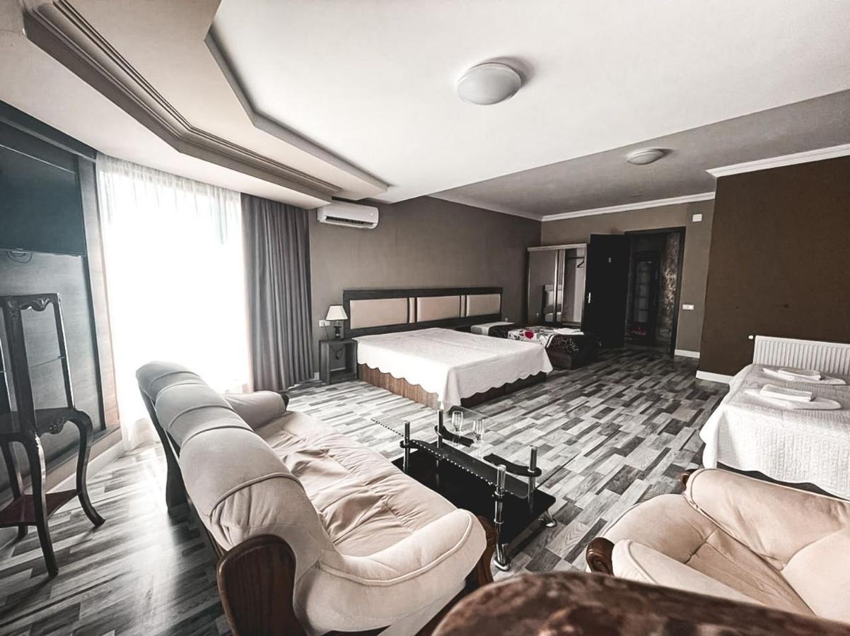 Discovery Hotel Kutaisi Esterno foto