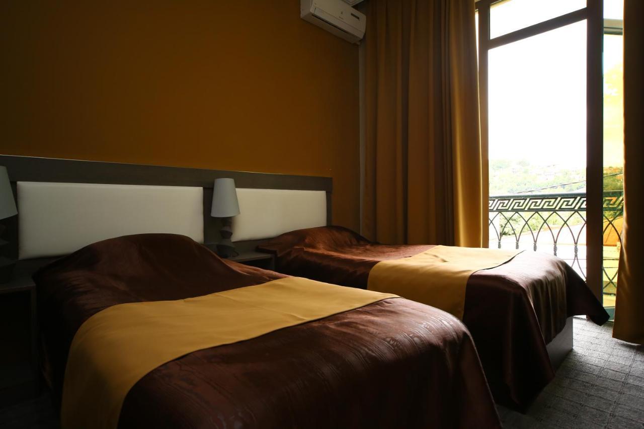 Discovery Hotel Kutaisi Esterno foto