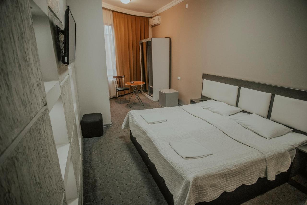 Discovery Hotel Kutaisi Esterno foto